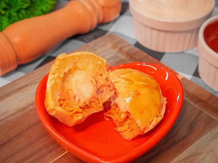 Empada de frango com catupiry do Sabor de Mãe, salgados tamanho lanche